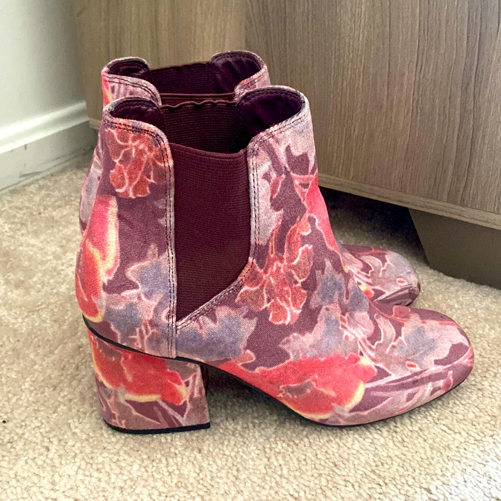 7.5 DSW Floral Print Booties